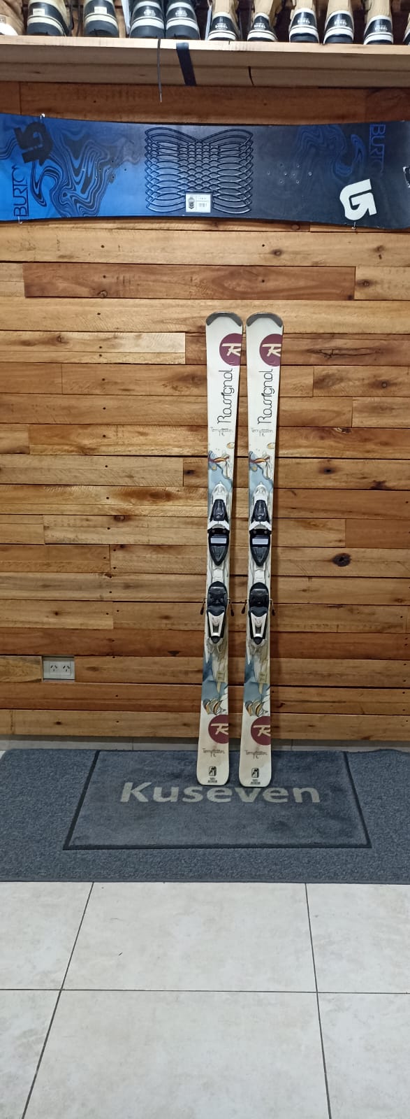 SKI ROSSIGNOL TEMPTATION 74. 1,56M. EXCELENTE.