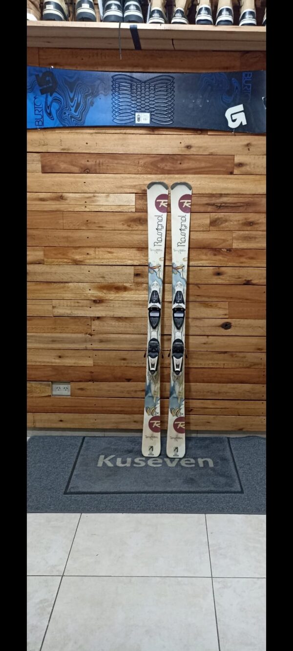 SKI ROSSIGNOL TEMPTATION 74. 1,56M. EXCELENTE.