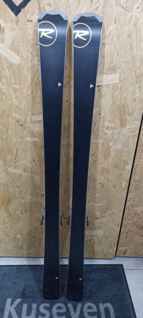 SKI ROSSIGNOL TEMPTATION 74. 1,56M. EXCELENTE.